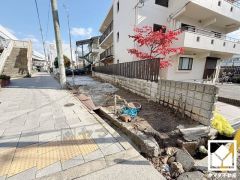 キッチンは空間を有効活用できる壁付けタイプ。窓がございますので、昼間は手元が明るく、お料理がはかどります。