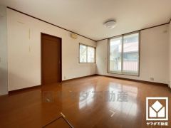 自然光を取り込む、開放感あふれる暮らし。隅々まで光が降り注ぎ、明るく心地の良い空間。（リフォーム前の写真です）