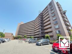 「業務スーパー名神尾浜店」まで徒歩8分、「スギドラッグ尼崎久々知店」まで徒歩4分など、お買い物施設が徒歩圏内に複数あり便利な住環境です。