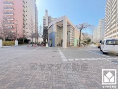 桜のまち1番館から5番館のメインロビー棟です。日勤の管理人さんが、快適な日常生活をサポートしてくださいます。