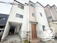 南向きバルコニーで陽当たり、風通し良好。2階と3階に1か所ずつバルコニーがございますので、お洗濯物をたっぷりと干す事ができます。