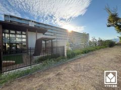 玄関にはたっぷりの収納スペースを完備。家族の靴もしっかり収納できるので、玄関がいつも片付き、気持ちよくお客様を迎えられます。