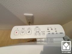 温水洗浄便座付きで、季節を問わずいつでも温かい便座をお使いいただけます。