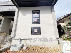 大型荷物の収納や、書斎・趣味のスペース、お子様の秘密基地など、多用途にお使い頂けるロフトがございます。