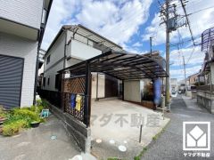 すべり台・鉄棒などの遊具や砂場が整備された「六軒北公園」まで徒歩3分で、子育て世帯の方にもお勧めです。