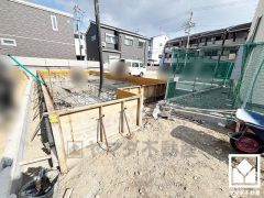 突然の来訪時でも安心なモニター付きインターホンを完備。お留守番中のお子様でも簡単に来訪者の確認ができます。