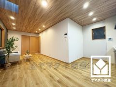 シンプルで美しいデザインのリビングが、毎日の生活に彩りを添える。