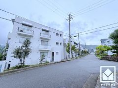 白を基調とした清潔感のある外観。帰るたびに安心感を感じられる佇まい。