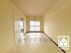 明るい光の差し込むLDKはゆったりとした家族団欒の場に。