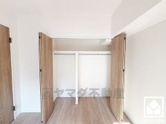 新たに家具を買わなくても良いので、ハンガーパイプ付きのクローゼットは嬉しいですね。