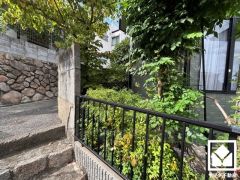 家族のごはん作りがはかどる。同時調理ができる3口コンロ付き。