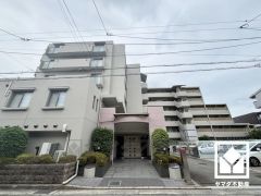 毎日の料理がもっとスムーズになる、便利な3口コンロ付き。