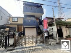 洗練されたデザインと堅牢な造り。美しさと安心を兼ね備えた、心地よい住まい。シャッター付きのインナーガレージ3台分付きで、盗難やいたずらを防止します（高さ約2m、車種制限有）。