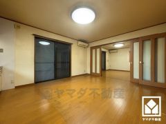 心地よい空間が広がるリビングで、家族みんなが快適に過ごせる時間を提供。