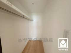 新たに家具を買わなくても良いので、ハンガーパイプ付きのウォークインクローゼットは嬉しいですね。