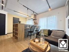 明るい光の差し込むLDKはゆったりとした家族団欒の場に。