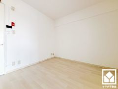 シンプルで美しいデザインのリビングが、毎日の生活に彩りを添える。