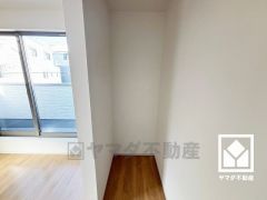 穏やかな暮らしを支える、豊かな収納。クローゼットは幅があるので、収納力も申し分ありません。