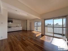 自然光を取り込む、開放感あふれる暮らし。隅々まで光が降り注ぎ、明るく心地の良い空間。