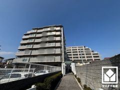 「ローソン尼崎南塚口町六丁目店」まで徒歩3分、「ウエルシア尼崎南塚口店」まで徒歩4分、「ライフ尼崎大西店」まで徒歩12分など、他にもお買い物施設が徒歩圏内に複数あり便利な住環境です。