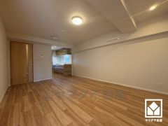 シンプルで美しいデザインのリビングが、毎日の生活に彩りを添える。