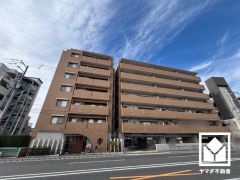 突然の来訪時でも安心なモニター付きインターホンを完備。お留守番中のお子様でも簡単に来訪者の確認ができます。