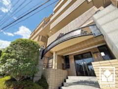 広々15.1帖のLDKが魅力。家族全員がリラックスできる、ゆったりとした快適リビングで温かい団らんの時間を。