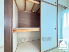 押入にはお客様用の座布団や寝具も収納可能です。