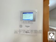 テレビモニター付インターホンで、訪問者を確認できる安心の暮らし。