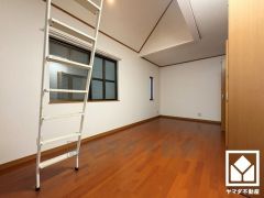 大型荷物の収納や、書斎・趣味のスペース、お子様の秘密基地など、多用途にお使い頂けるロフトがございます。