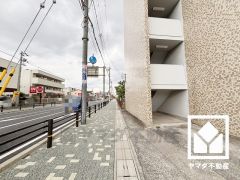 空き物件につき、ご内覧可能となっております。当日案内も可能ですのでぜひお問い合わせください。事前にご予約頂きましたら、営業時間外のご案内等も可能です。お問合せお待ちしております。