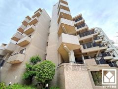 ショッピングセンター「ららぽーと甲子園」まで徒歩5分、ショッピングモール「コロワ甲子園」まで徒歩8分など、大型商業施設が徒歩圏内に複数あり便利な住環境です。