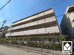 キッチンには窓がございますので、昼間は手元が明るく、お料理がはかどります。（A・Bプラン共通）