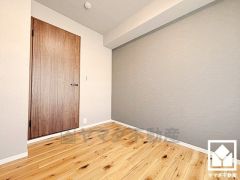 約4.4帖の洋室です。全居室フローリングでお掃除ラクラクです。