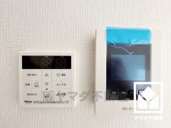 突然の来訪時でも安心なモニター付きインターホンを完備。お留守番中のお子様でも簡単に来訪者の確認ができます。