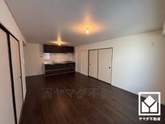 おしゃれなインテリアが映えるリビングで、リラックスしたひとときを過ごせます。