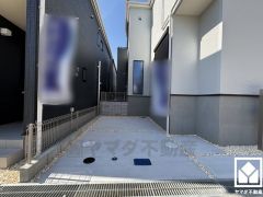 駐車スペース確保。玄関のそばで荷物の上げ下ろしができるので便利です。