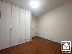 全居室フローリングでお掃除ラクラクです。全居室にクローゼットもございますので、お部屋の広さを最大限に活用できます。