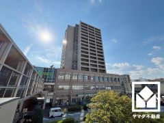 徒歩5分圏内に買い物施設が複数揃う、生活に大変便利な環境です。