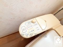 温水洗浄便座付きのトイレが1階と2階にあるので、朝の忙しい時間にも混雑せず快適です。