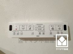 温水洗浄便座付きで、季節を問わずいつでも温かい便座をお使いいただけます。
