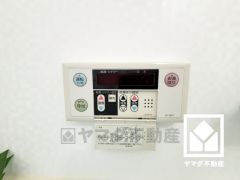 安全性を確保できる優先ボタンがございます。優先中はキッチンからの温度変更ができなくなるため、シャワー中に急に熱湯や冷水が出る状況を防ぐことができます。