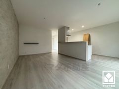 広々21.3帖のLDKが魅力。家族全員がリラックスできる、ゆったりとした快適リビングで温かい団らんの時間を。