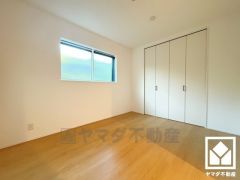 全居室に窓がございます。明るい陽光がたっぷり差し込む心地よい生活空間です。