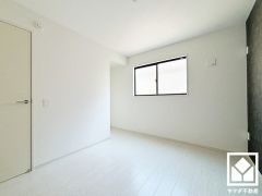 全居室に窓がございます。明るい陽光がたっぷり差し込む心地よい生活空間です。