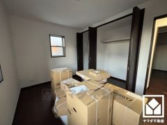 約6帖の1階南側洋室です。お子様のお部屋などにも丁度良い広さです。全居室6帖以上のゆとりある居住空間?で、広々お使いいただけます。