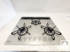 毎日の料理がもっとスムーズに。便利な3口コンロ付きキッチン。