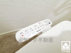 温水洗浄便座付きで、季節を問わずいつでも温かい便座をお使いいただけます。