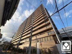 重厚感のあるファサードが、洗練された暮らしを予感させる。品格あるデザインが魅力のマンション。