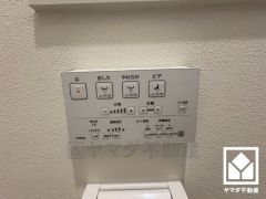 温水洗浄便座付きで、季節を問わずいつでも温かい便座をお使いいただけます。